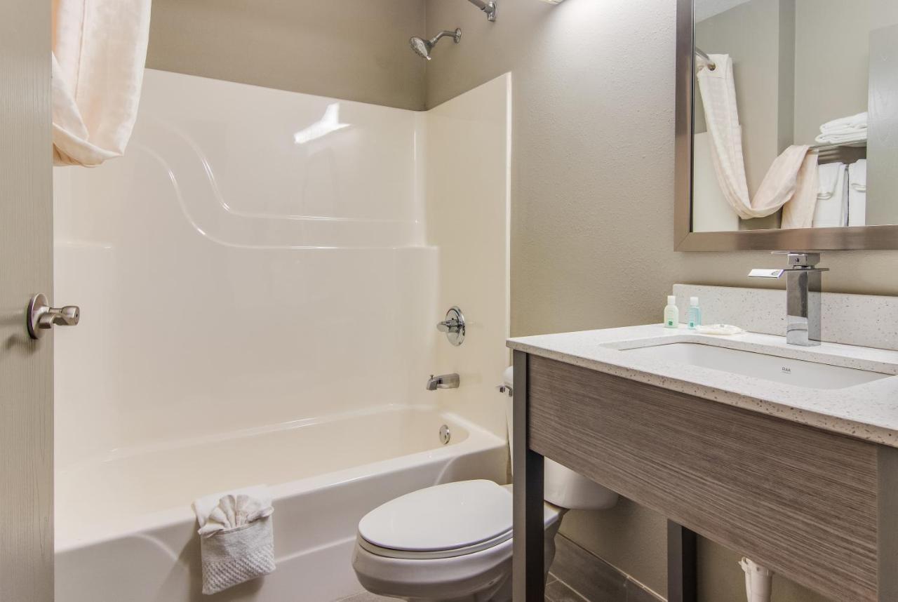 Quality Inn & Suites Grove City-Outlet Mall Esterno foto