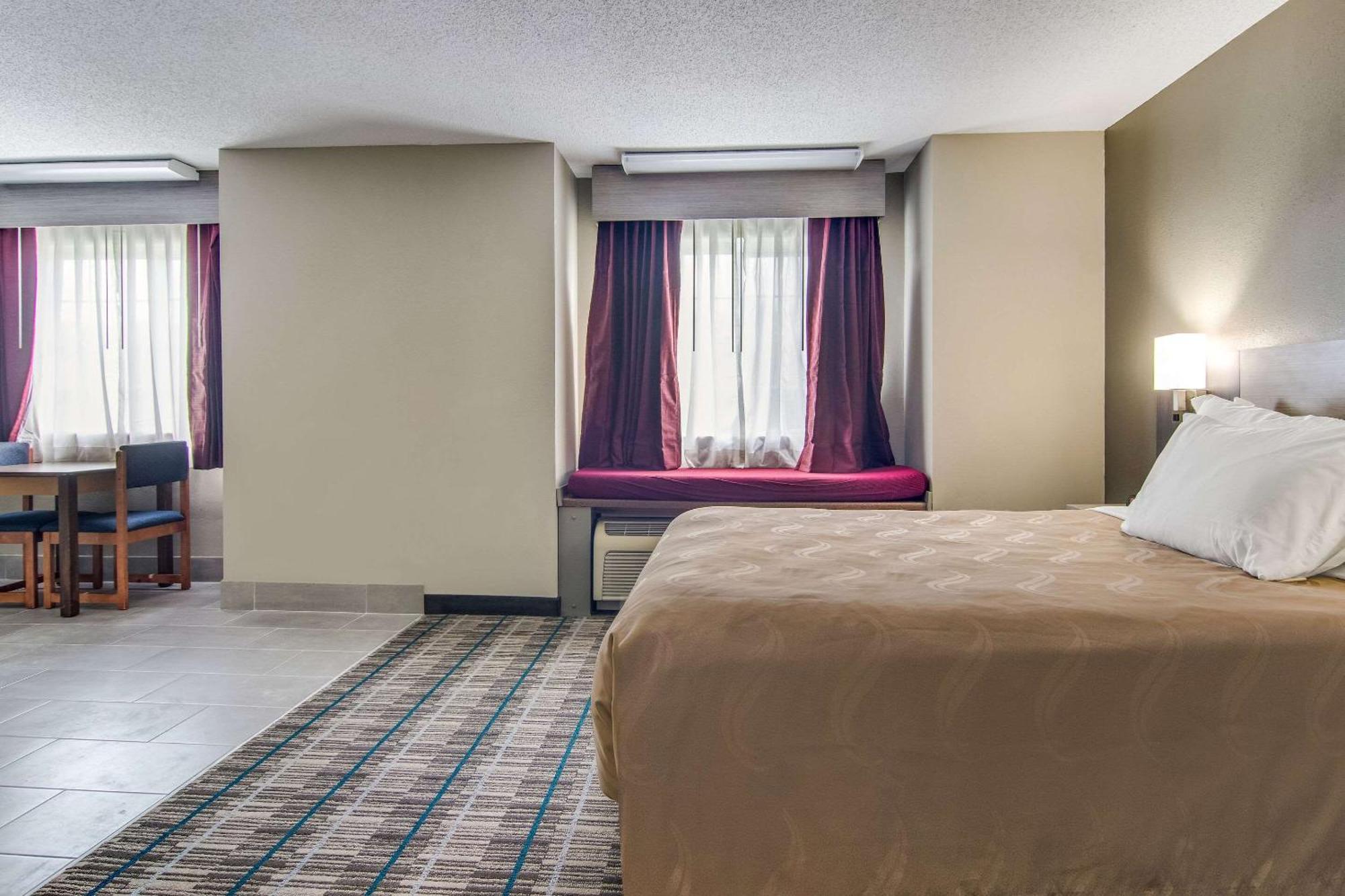 Quality Inn & Suites Grove City-Outlet Mall Esterno foto