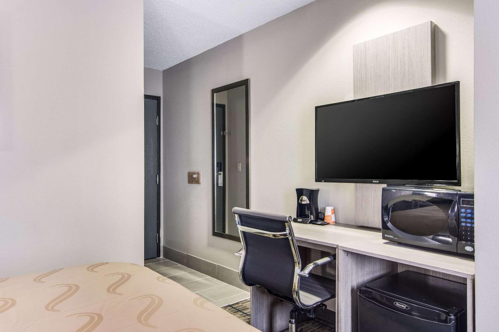 Quality Inn & Suites Grove City-Outlet Mall Esterno foto