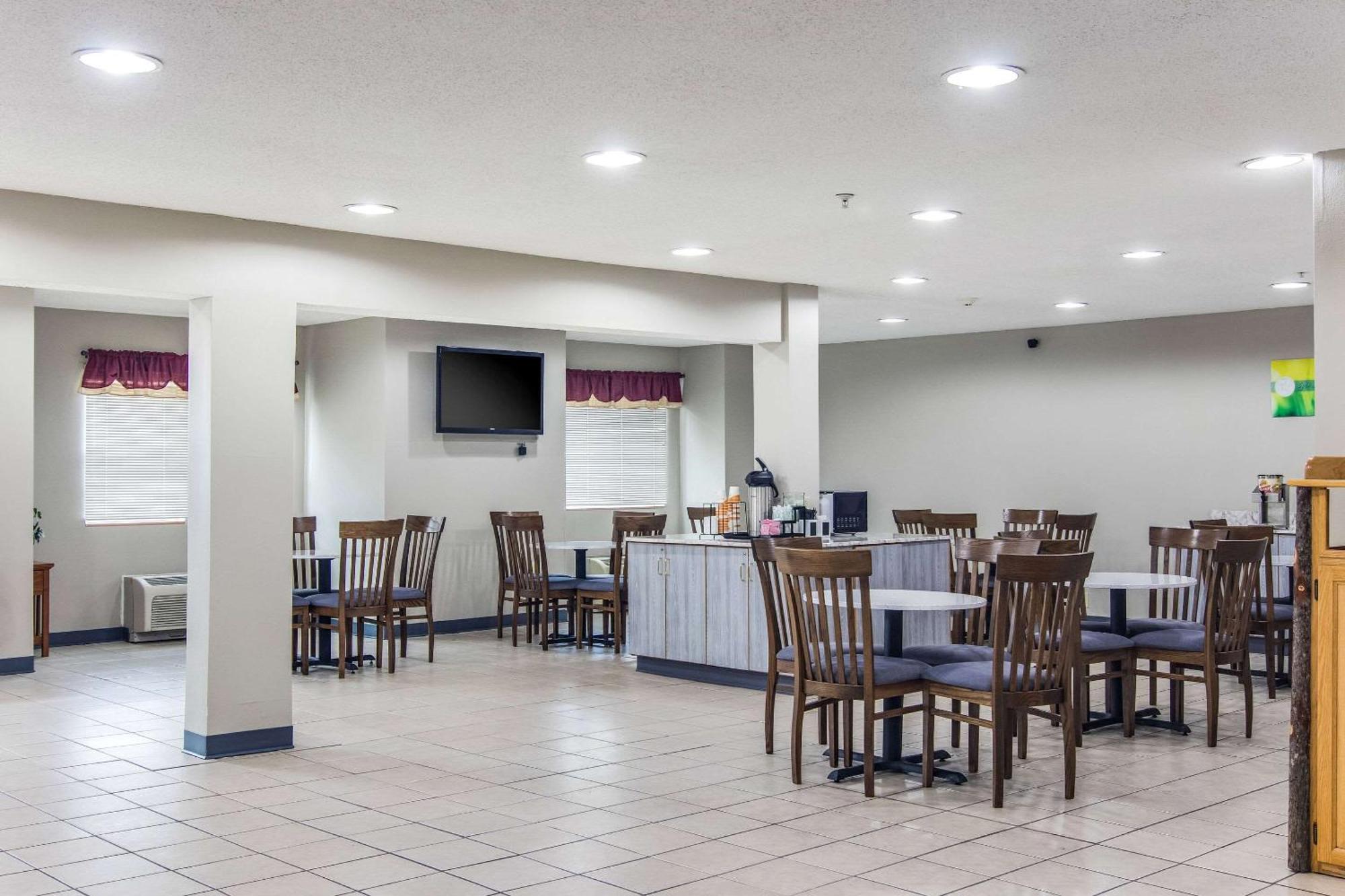 Quality Inn & Suites Grove City-Outlet Mall Esterno foto